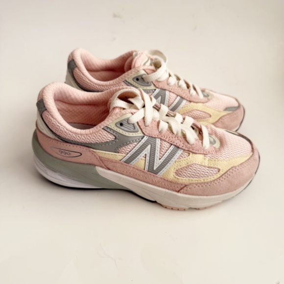 New Balance 990 Baby Pink Kids Sneakers Size 13 - Picture 3 of 8